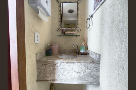 Casa à venda com 160m², 3 quartos e 2 vagasLavabo