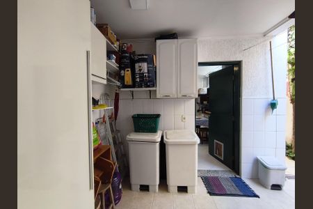 Casa à venda com 160m², 3 quartos e 2 vagasÁrea de Serviço