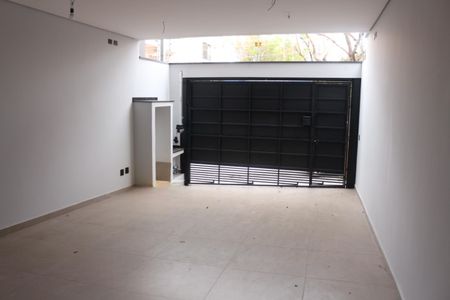 Casa à venda com 205m², 3 quartos e 4 vagas Casa à venda com 205m², 3 quartos e 4 vagasGaragem