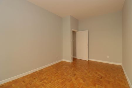 Apartamento à venda com 127m², 3 quartos e sem vaga Apartamento à venda com 127m², 3 quartos e sem vagaSala de TV