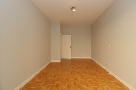 Apartamento à venda com 127m², 3 quartos e sem vaga Apartamento à venda com 127m², 3 quartos e sem vagaSala de TV