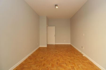 Apartamento à venda com 127m², 3 quartos e sem vaga Apartamento à venda com 127m², 3 quartos e sem vagaSala de TV