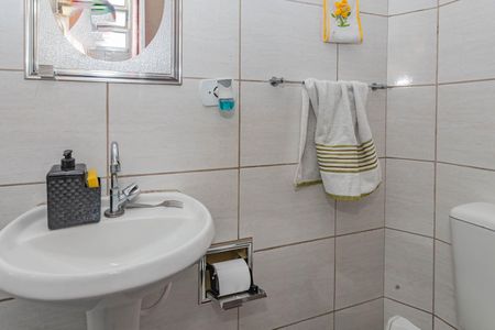 Casa à venda com 136m², 4 quartos e 1 vagaBanheiro 2