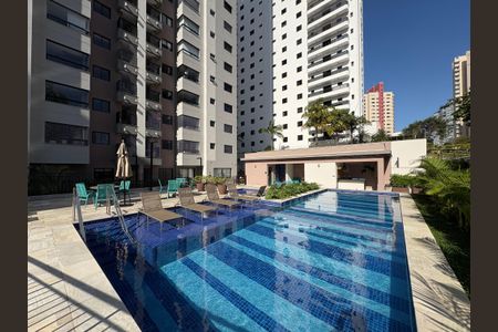 Apartamento à venda com 113m², 3 quartos e 2 vagas Apartamento à venda com 113m², 3 quartos e 2 vagasÁrea comum - Piscina