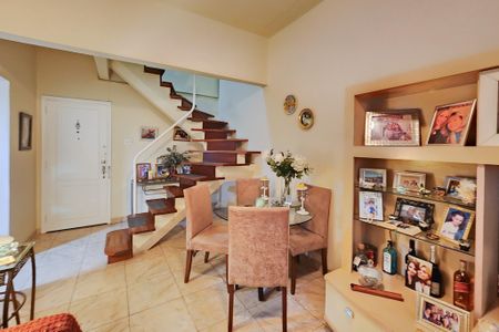 Apartamento à venda com 79m², 2 quartos e sem vaga Apartamento à venda com 79m², 2 quartos e sem vagaSala