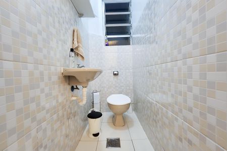 Apartamento à venda com 79m², 2 quartos e sem vaga Apartamento à venda com 79m², 2 quartos e sem vagaBanheiro de serviço