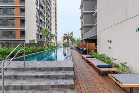Apartamento à venda com 364m², 4 quartos e 4 vagas Apartamento à venda com 364m², 4 quartos e 4 vagasÁrea comum - Piscina