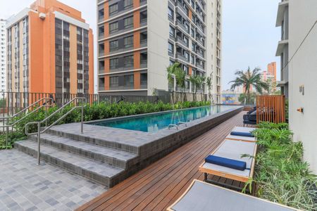 Apartamento à venda com 364m², 4 quartos e 4 vagas Apartamento à venda com 364m², 4 quartos e 4 vagasÁrea comum - Piscina