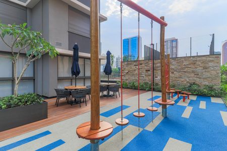 Apartamento à venda com 364m², 4 quartos e 4 vagas Apartamento à venda com 364m², 4 quartos e 4 vagasÁrea comum - Playground