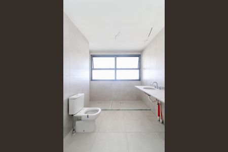 Apartamento à venda com 364m², 4 quartos e 4 vagas Apartamento à venda com 364m², 4 quartos e 4 vagasBanheiro da Suíte 1