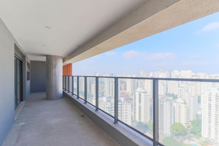 Apartamento à venda com 364m², 4 quartos e 4 vagas Apartamento à venda com 364m², 4 quartos e 4 vagasVaranda da Suíte 1
