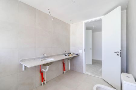 Apartamento à venda com 364m², 4 quartos e 4 vagas Apartamento à venda com 364m², 4 quartos e 4 vagasBanheiro da Suíte 1