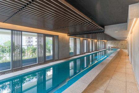 Apartamento à venda com 364m², 4 quartos e 4 vagas Apartamento à venda com 364m², 4 quartos e 4 vagasÁrea comum - Piscina Coberta