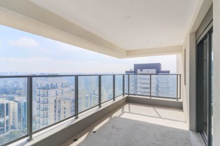 Apartamento à venda com 364m², 4 quartos e 4 vagas Apartamento à venda com 364m², 4 quartos e 4 vagasVaranda da Suíte 1