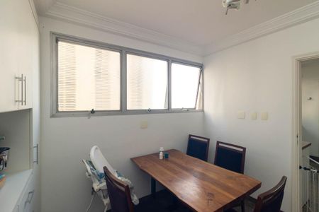 Apartamento à venda com 250m², 3 quartos e 2 vagas Apartamento à venda com 250m², 3 quartos e 2 vagasCopa
