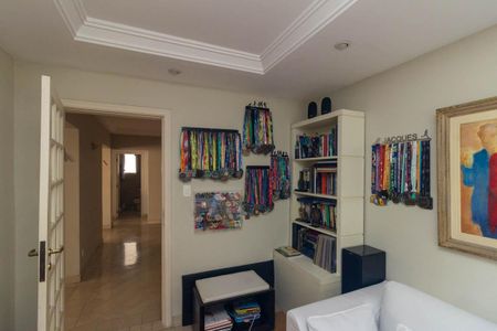 Apartamento à venda com 250m², 3 quartos e 2 vagas Apartamento à venda com 250m², 3 quartos e 2 vagasSala de TV