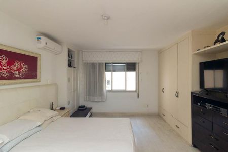 Apartamento à venda com 250m², 3 quartos e 2 vagas Apartamento à venda com 250m², 3 quartos e 2 vagasSuíte