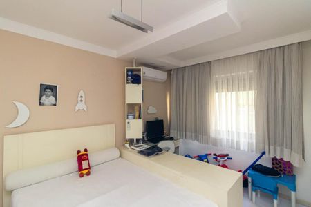 Apartamento à venda com 250m², 3 quartos e 2 vagas Apartamento à venda com 250m², 3 quartos e 2 vagasQuarto 2