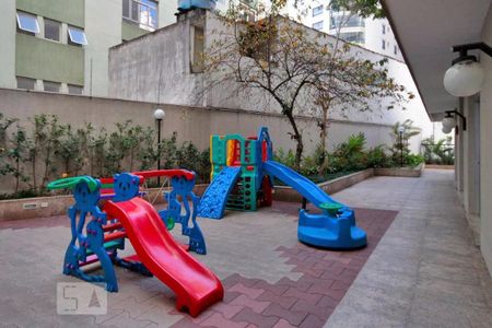 Apartamento à venda com 250m², 3 quartos e 2 vagas Apartamento à venda com 250m², 3 quartos e 2 vagasÁrea comum - Playground