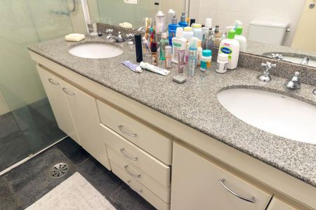 Apartamento à venda com 250m², 3 quartos e 2 vagas Apartamento à venda com 250m², 3 quartos e 2 vagasBanheiro Social