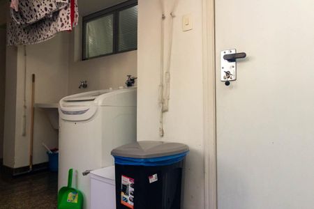 Apartamento à venda com 250m², 3 quartos e 2 vagas Apartamento à venda com 250m², 3 quartos e 2 vagasLavanderia