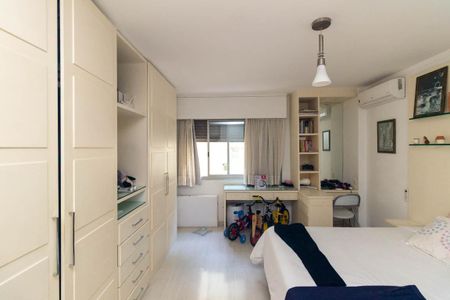 Apartamento à venda com 250m², 3 quartos e 2 vagas Apartamento à venda com 250m², 3 quartos e 2 vagasQuarto 1