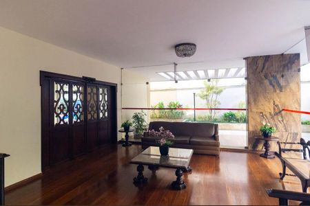 Apartamento à venda com 250m², 3 quartos e 2 vagas Apartamento à venda com 250m², 3 quartos e 2 vagasÁrea comum - Hall Social