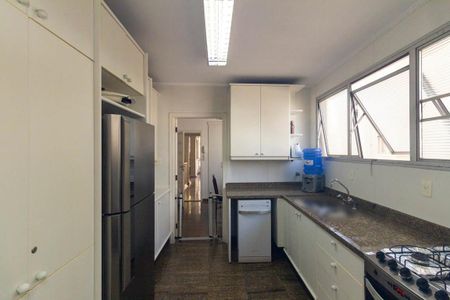 Apartamento à venda com 250m², 3 quartos e 2 vagas Apartamento à venda com 250m², 3 quartos e 2 vagasCozinha