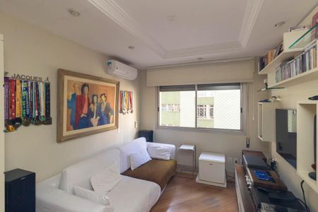 Apartamento à venda com 250m², 3 quartos e 2 vagas Apartamento à venda com 250m², 3 quartos e 2 vagasSala de TV