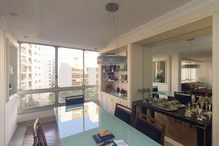 Apartamento à venda com 250m², 3 quartos e 2 vagas Apartamento à venda com 250m², 3 quartos e 2 vagasSala