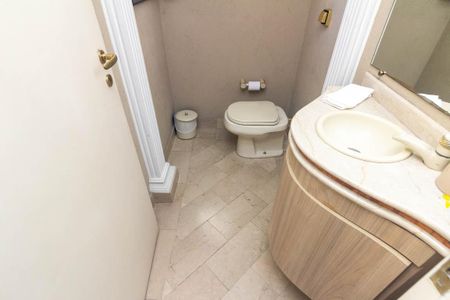 Apartamento à venda com 250m², 3 quartos e 2 vagas Apartamento à venda com 250m², 3 quartos e 2 vagasLavabo