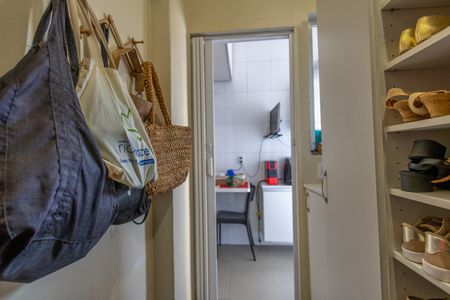 Apartamento à venda com 122m², 3 quartos e 2 vagas Apartamento à venda com 122m², 3 quartos e 2 vagasQuarto de Serviço