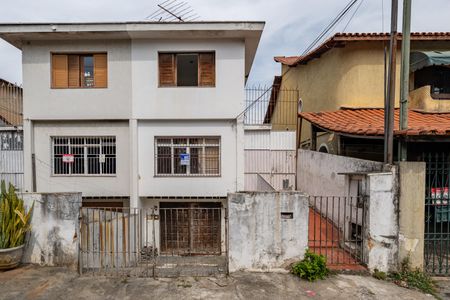 Casa à venda com 168m², 3 quartos e 4 vagas Casa à venda com 168m², 3 quartos e 4 vagasFachada