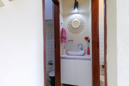 Casa à venda com 208m², 4 quartos e 2 vagas Casa à venda com 208m², 4 quartos e 2 vagasBanheiro da suíte 2