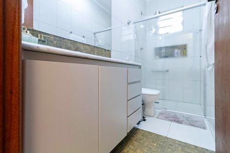 Casa à venda com 208m², 4 quartos e 2 vagas Casa à venda com 208m², 4 quartos e 2 vagasBanheiro social