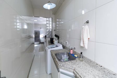 Casa à venda com 208m², 4 quartos e 2 vagas Casa à venda com 208m², 4 quartos e 2 vagasÁrea de serviço