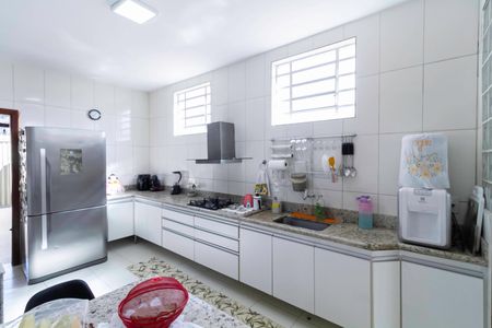 Casa à venda com 208m², 4 quartos e 2 vagas Casa à venda com 208m², 4 quartos e 2 vagasCozinha