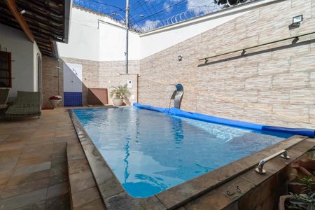 Casa à venda com 208m², 4 quartos e 2 vagas Casa à venda com 208m², 4 quartos e 2 vagasPiscina