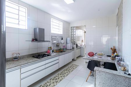 Casa à venda com 208m², 4 quartos e 2 vagas Casa à venda com 208m², 4 quartos e 2 vagasCozinha