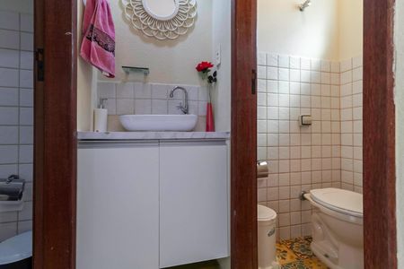 Casa à venda com 208m², 4 quartos e 2 vagas Casa à venda com 208m², 4 quartos e 2 vagasBanheiro da suíte 2