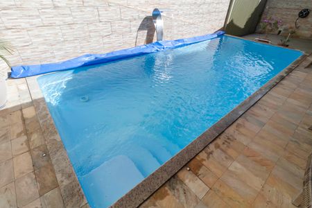 Casa à venda com 208m², 4 quartos e 2 vagas Casa à venda com 208m², 4 quartos e 2 vagasPiscina