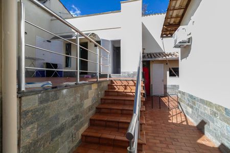 Casa à venda com 208m², 4 quartos e 2 vagas Casa à venda com 208m², 4 quartos e 2 vagasQuintal