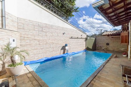 Casa à venda com 208m², 4 quartos e 2 vagas Casa à venda com 208m², 4 quartos e 2 vagasPiscina