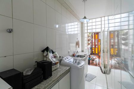 Casa à venda com 208m², 4 quartos e 2 vagas Casa à venda com 208m², 4 quartos e 2 vagasÁrea de serviço