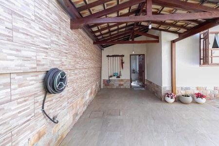 Casa à venda com 208m², 4 quartos e 2 vagas Casa à venda com 208m², 4 quartos e 2 vagasGaragem