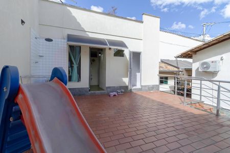 Casa à venda com 208m², 4 quartos e 2 vagas Casa à venda com 208m², 4 quartos e 2 vagasQuintal