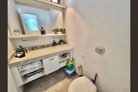 Apartamento à venda com 348m², 4 quartos e 3 vagas Apartamento à venda com 348m², 4 quartos e 3 vagasBanheiro