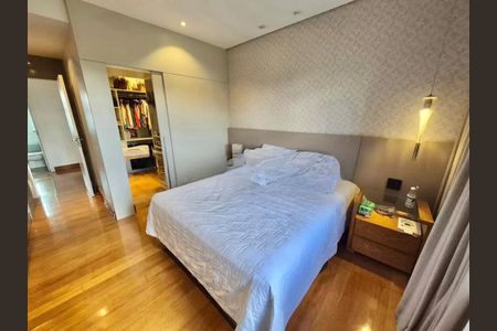 Apartamento à venda com 348m², 4 quartos e 3 vagas Apartamento à venda com 348m², 4 quartos e 3 vagasSuíte