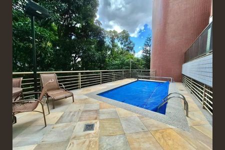 Apartamento à venda com 348m², 4 quartos e 3 vagas Apartamento à venda com 348m², 4 quartos e 3 vagasÁrea comum - Piscina