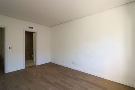 Casa de condomínio à venda com 216m², 3 quartos e 4 vagas Casa de condomínio à venda com 216m², 3 quartos e 4 vagasSuíte 2